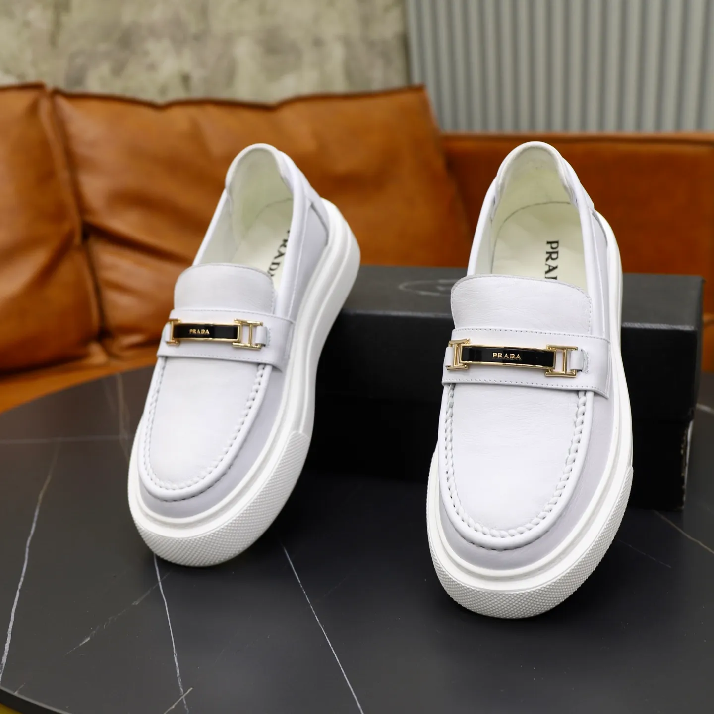 Ex-factory price: 500💰🙅‍♂️🙅‍♂️🙅‍♂️ Brand: PRADA Standard code: Men's code 38-44 (45 can be customized) Grade: Same style as the official website Original order quality Material: Original cowhide surface Comfortable lining Original outsole Style category: Men's fashionable casual leather shoes Distinguished big-name luxury elements Top luxury Color: Color of the actual picture